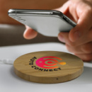 Vita Bamboo Wireless Charger Round+in use